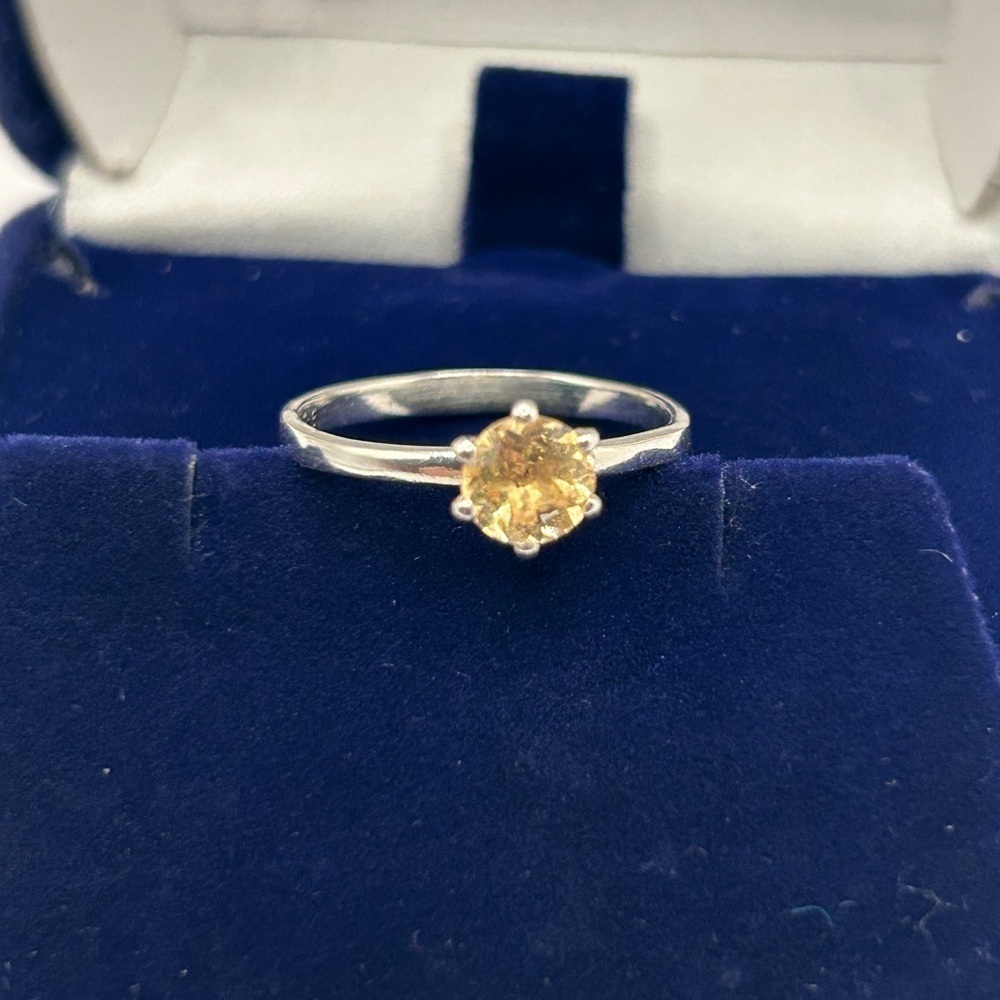 Vintage 925 Silver Ring with Yellow Cintrine Gemstone - Picture 9 of 9